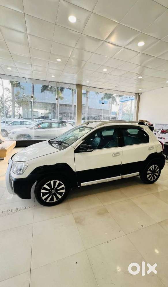 Toyota Etios Cross, 2014