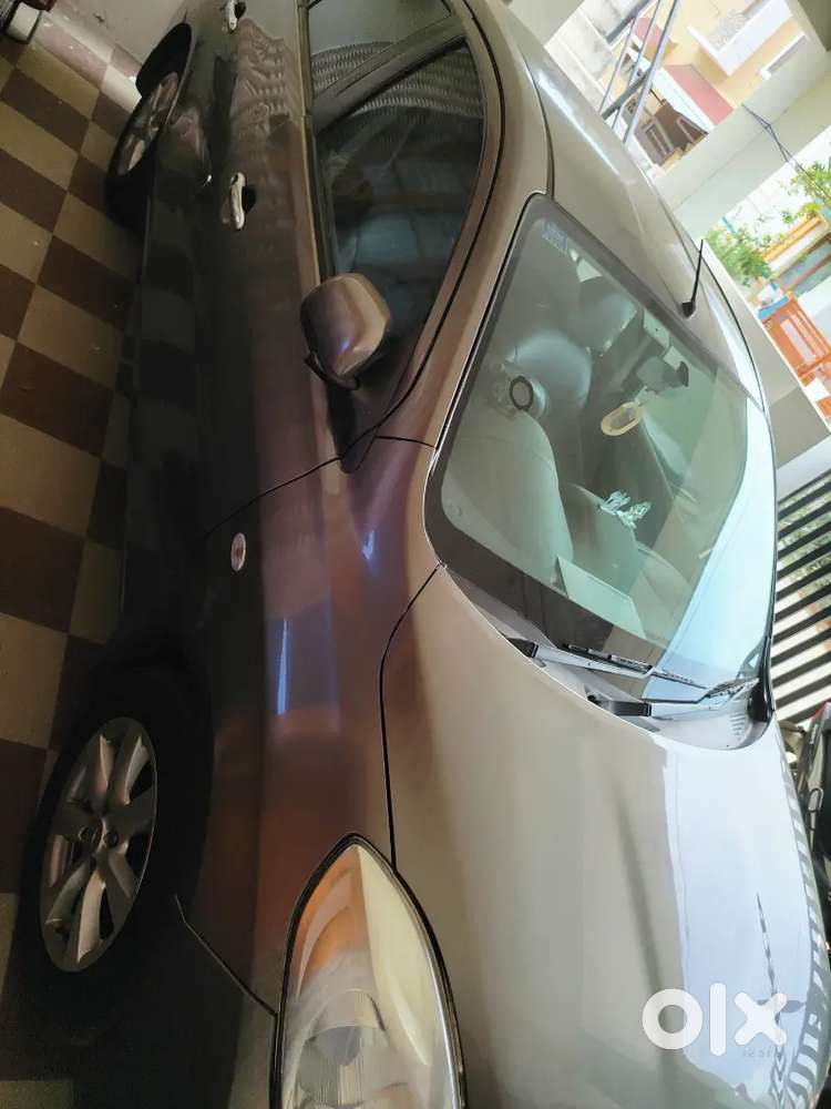 Nissan Sunny 2012
