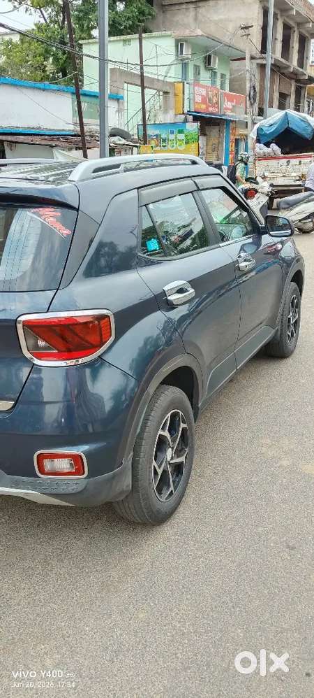 Hyundai Venue 2020 December,petrol 94000 Km Driven