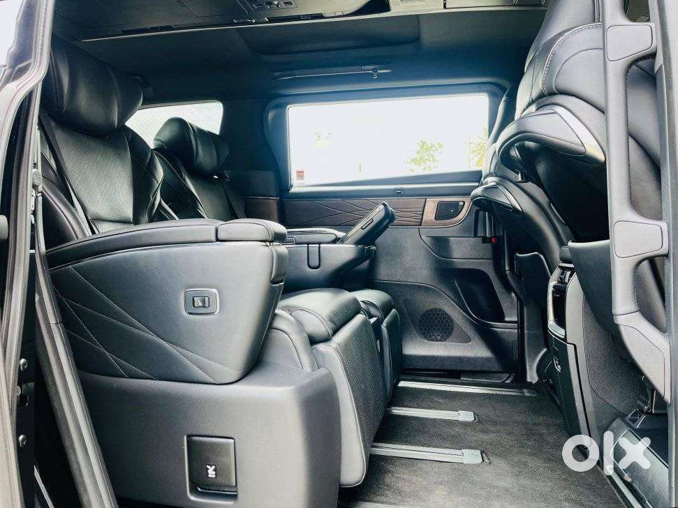 Toyota Vellfire Vip – Executive Lounge, 2025, Petrol