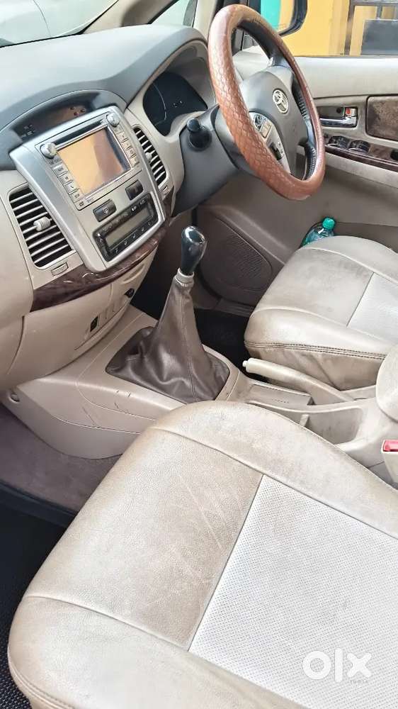 Toyota Innova 2013 Diesel 289000 Km Driven Captain Seat