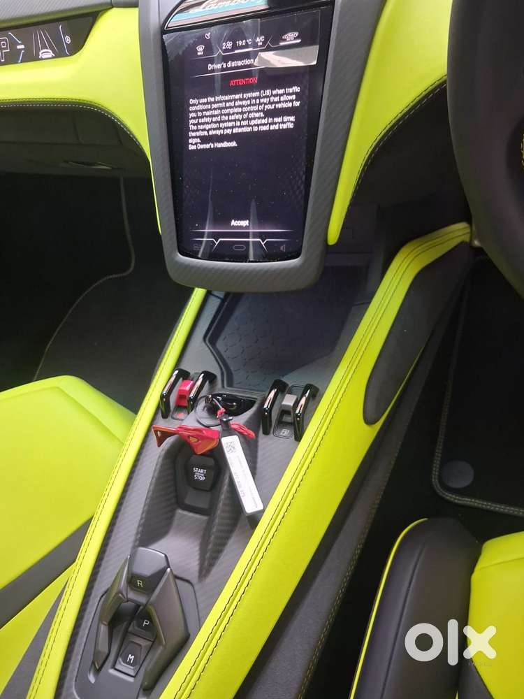 Lamborghini Revuelto Standard, 2026, Petrol