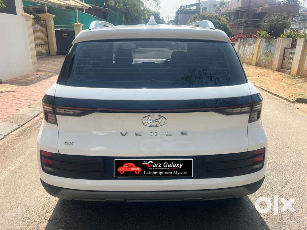 Hyundai Venue Sx Mt, 2023, Petrol