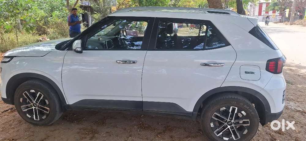 Very Less Driven(10,300km) 2024 Hyundai Venue Car Petrol Automatic