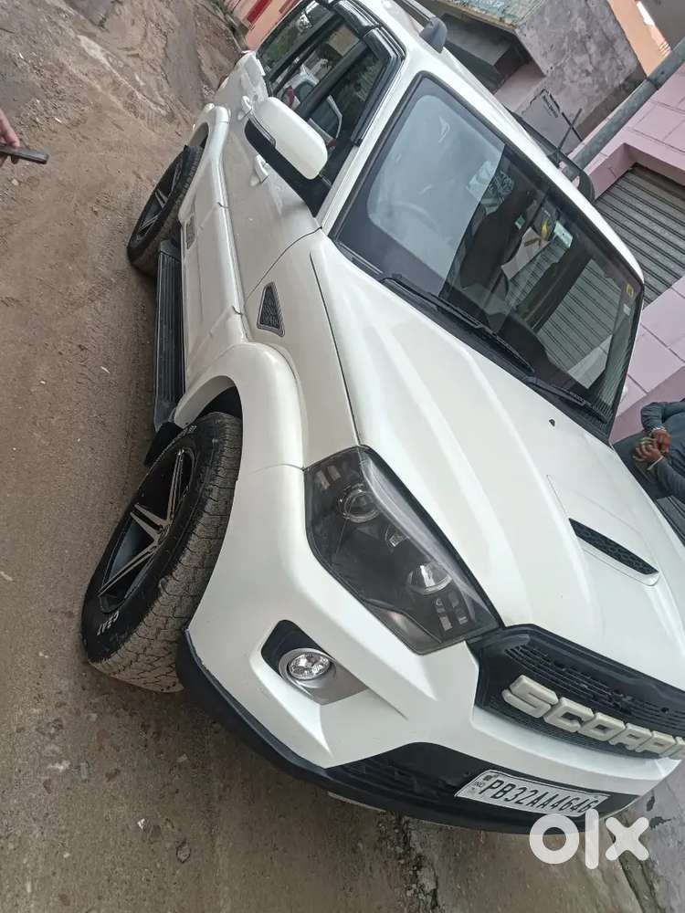 Mahindra Scorpio Classic White Color