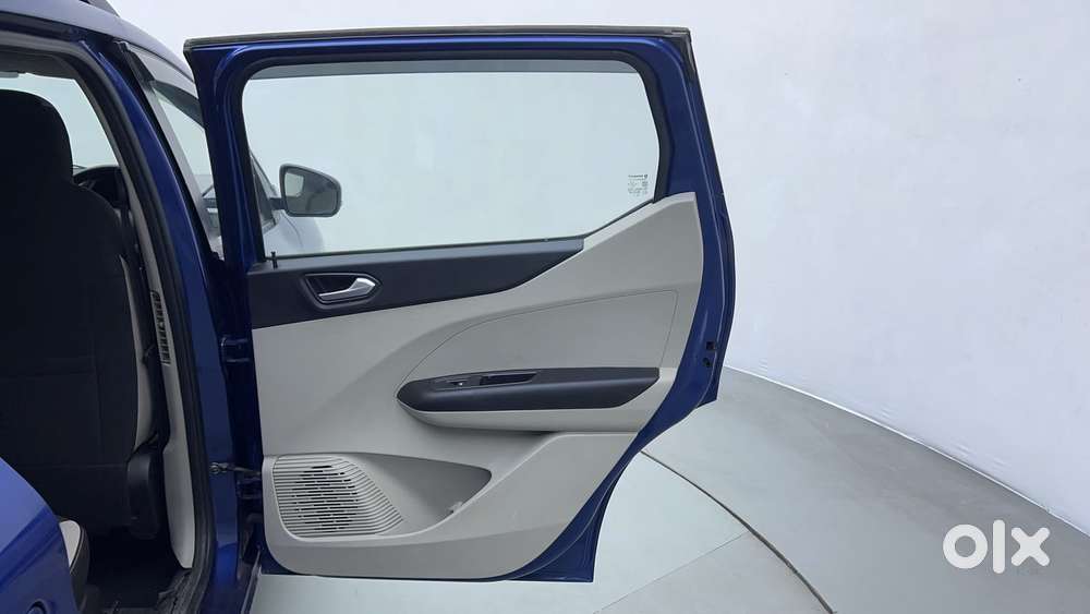 Renault Triber Rxz, 2021, Petrol