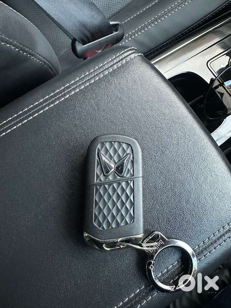 Mahindra Xuv700 2025 Diesel Well Maintained