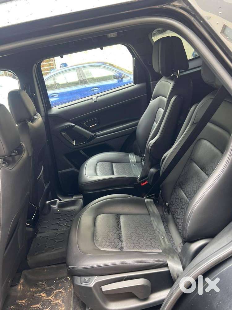 Tata Safari Accomplished+ Automatic (at) 2024  Top Model  Black