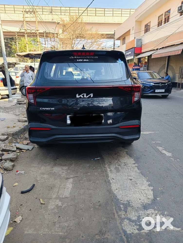Kia Carens 2024 Petrol Well Maintained