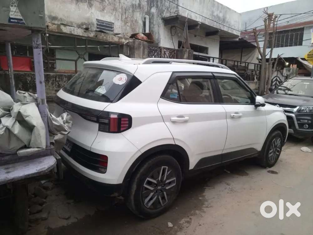 Hyundai Venue 2022 Petrol 23000 Km Driven