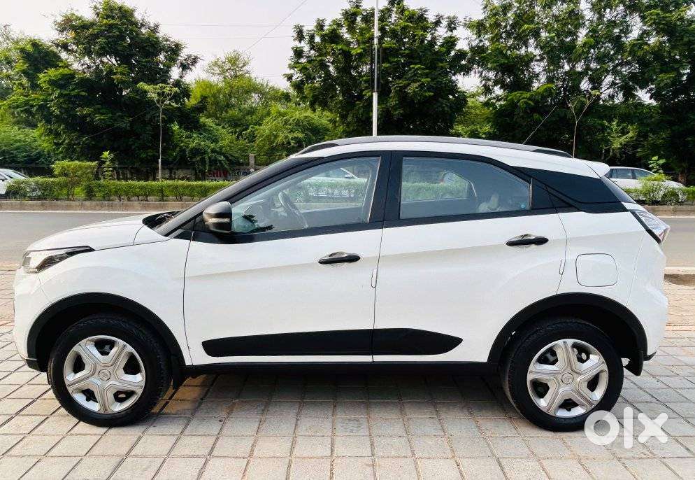 Tata Nexon 1.5 Revotorq Xma Amt (s), 2022, Petrol