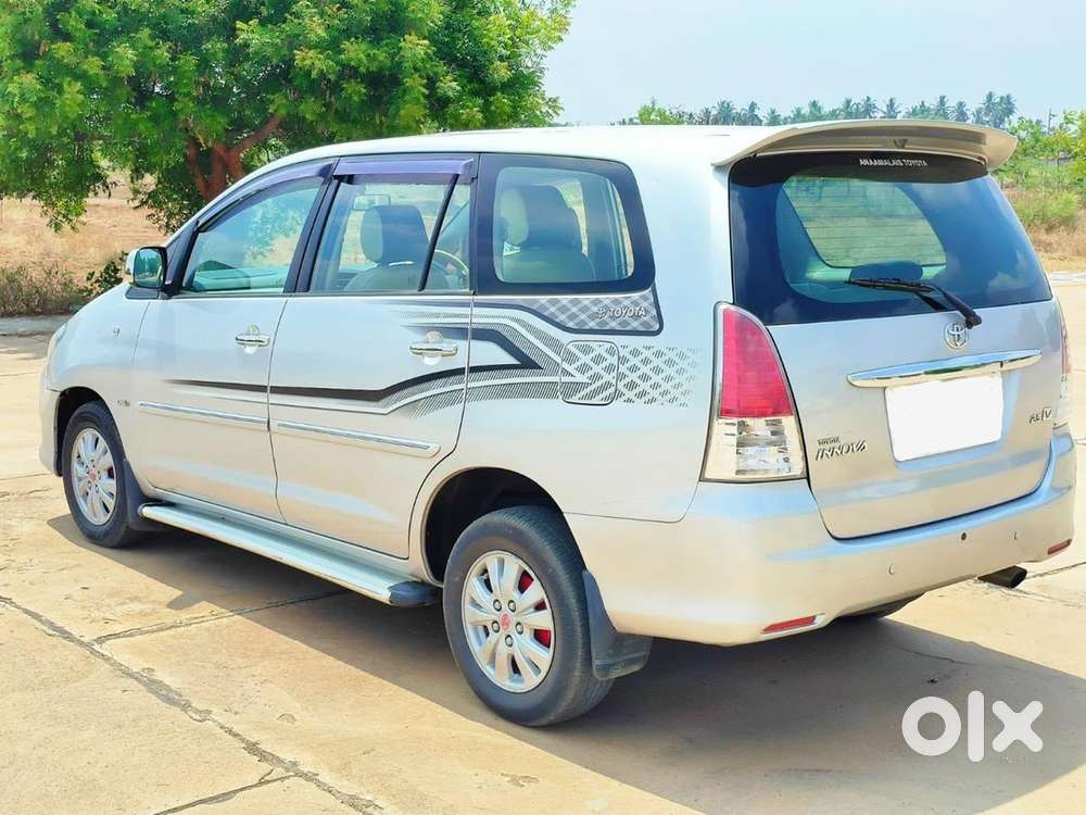 Toyota Innova 2012