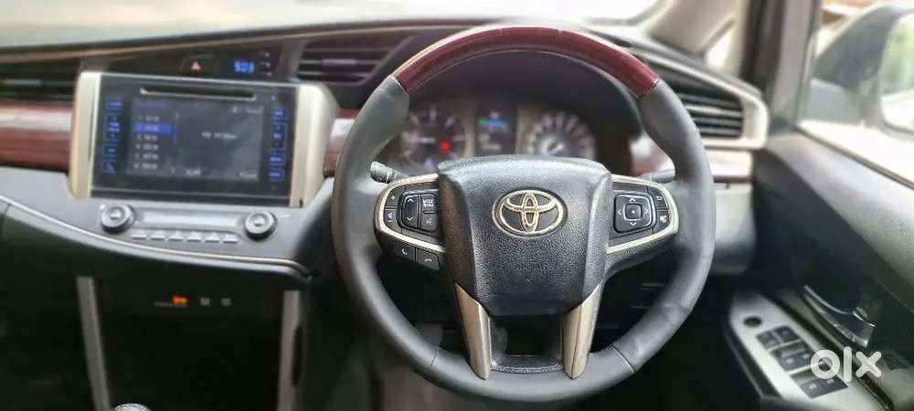 Toyota Innova Crysta 2.4v 2016