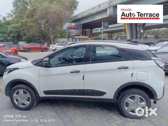Tata Nexon Amt 1.2 Revotron Xma, 2023, Petrol