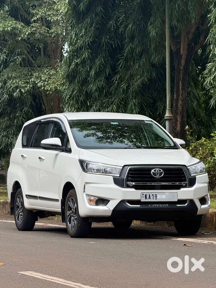 Toyota Innova Crysta 2.4 G Plus Mt 8 Str, 2025, Diesel