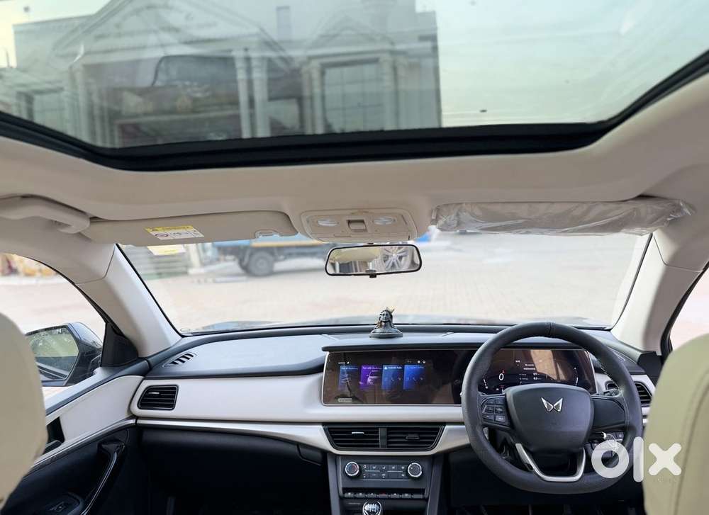 Mahindra Xuv700 2.0 Ax 5 Petrol At Str, 2022, Petrol