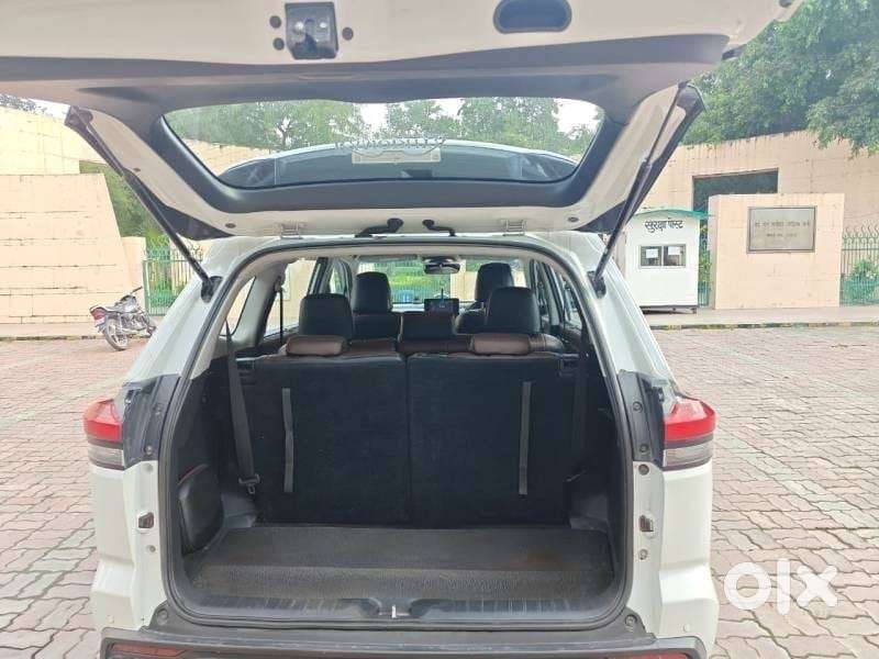 Toyota Innova Hycross