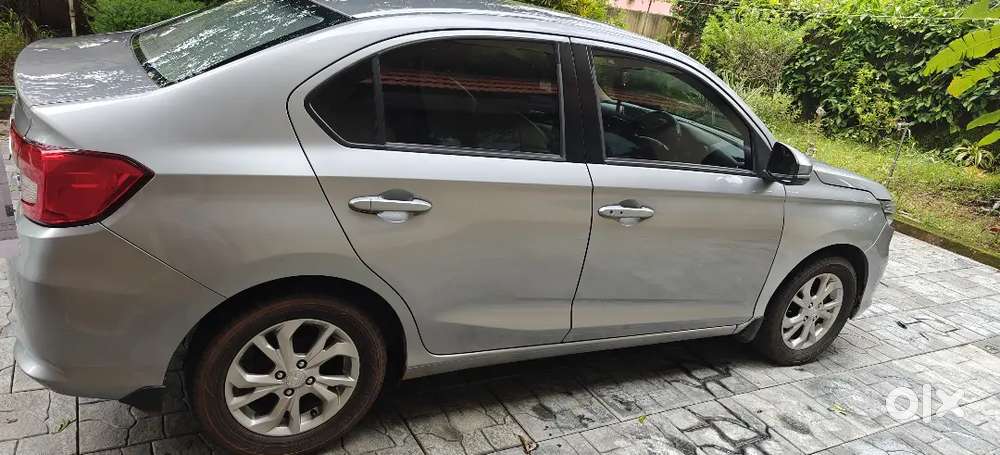Honda Amaze Vx Mt Petrol: Urgent Sale