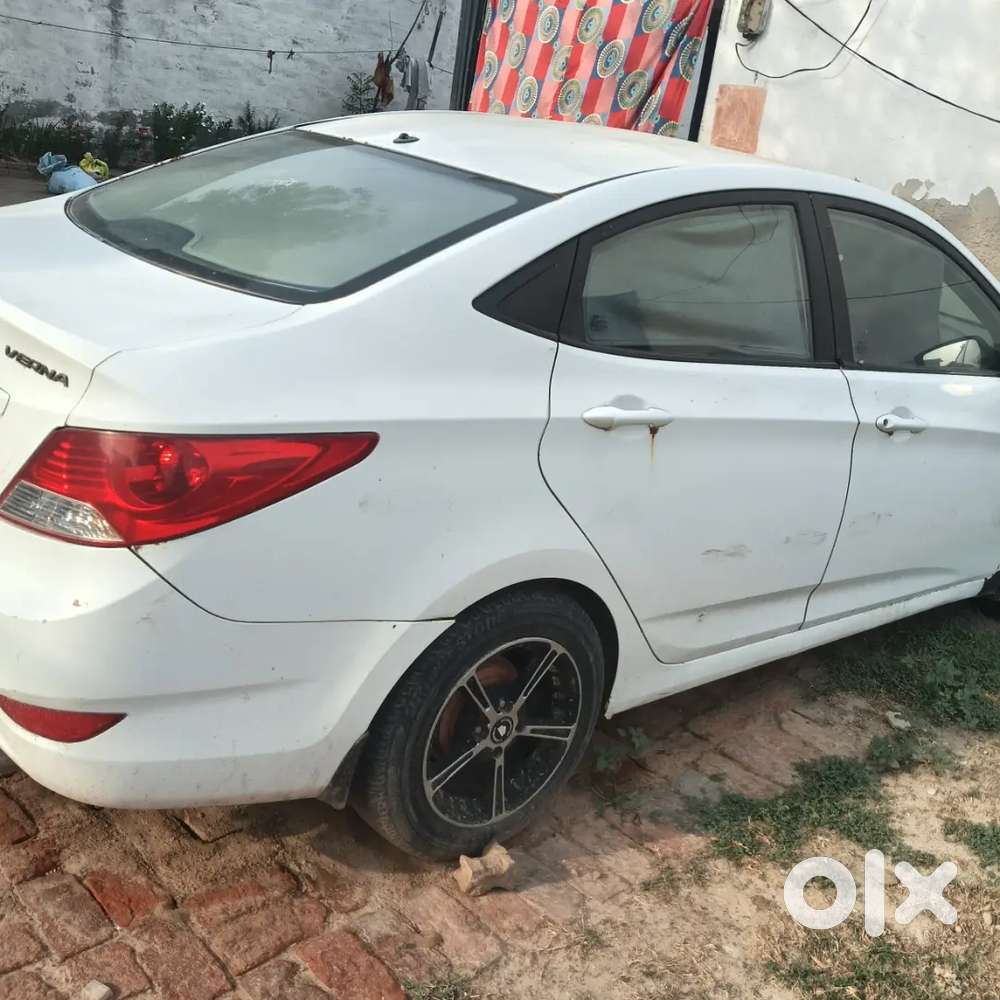 Hyundai Verna 2013 Cng & Hybrids 90000 Km Driven All Complete Okay