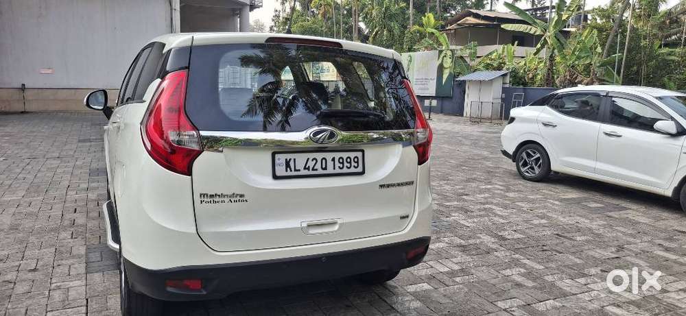 Mahindra Marazzo M6, 2018, Diesel