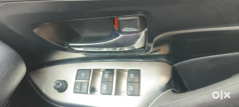 Toyota Innova Crysta 2.4 V 8 Str, 2017, Diesel