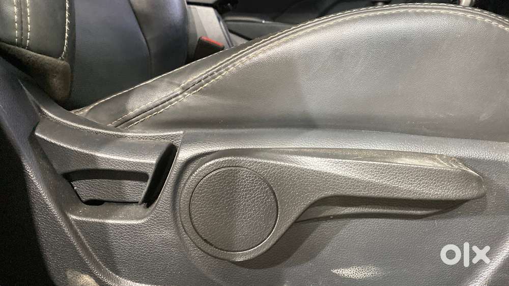 Mahindra Xuv300 W8 Option Dual Tone, 2023, Petrol