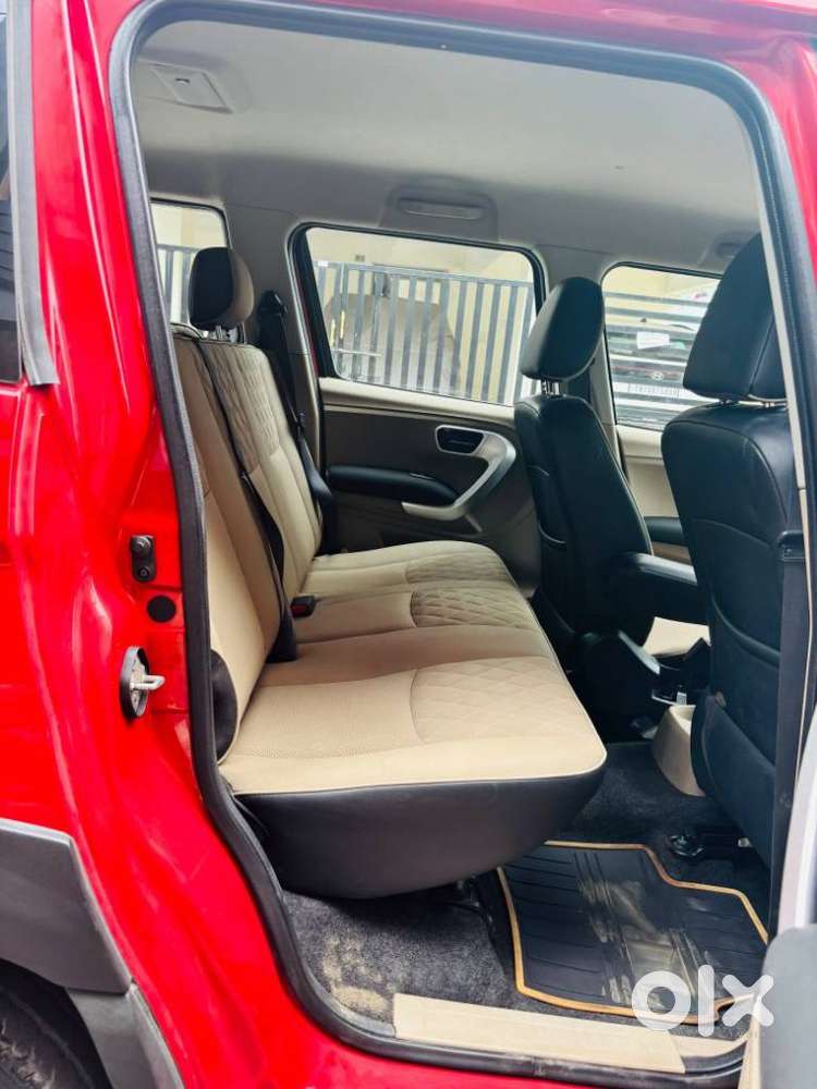 Mahindra Tuv 300 T10, 2018, Diesel
