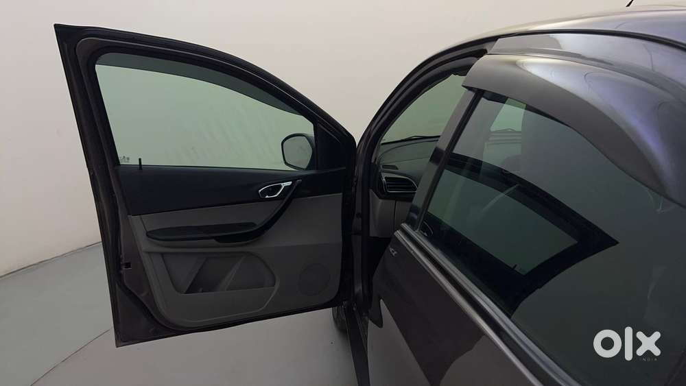 Tata Tiago Xza, 2018, Petrol