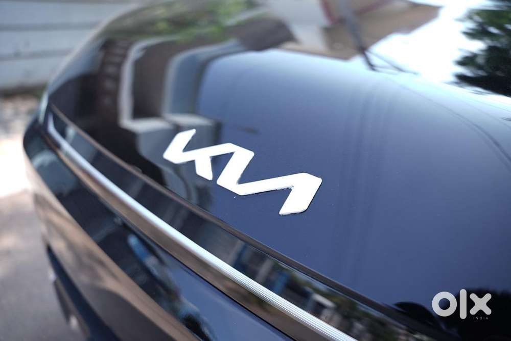 Kia Carens Clavis 2025 Petrol Well Maintained