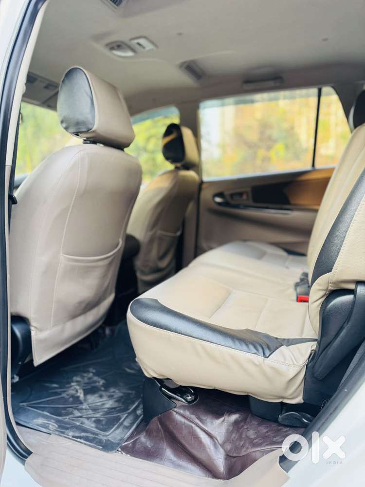 Toyota Innova 2.5 G (diesel) 8 Seater Bs Iv, 2015, Diesel