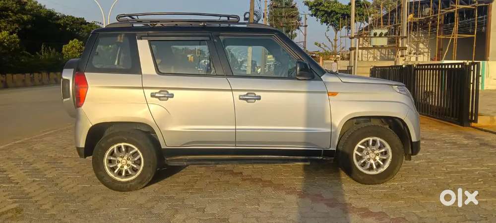 Mahindra Tuv 300 T8 Top End Showroom Maintained 2017 Model