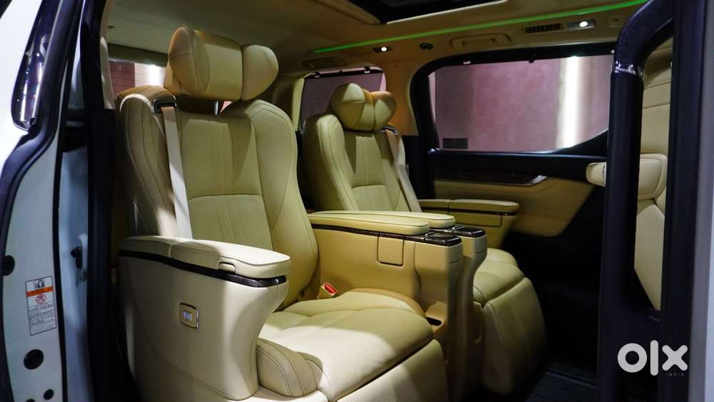 Toyota Vellfire 2.5 Hybrid, 2022, Petrol
