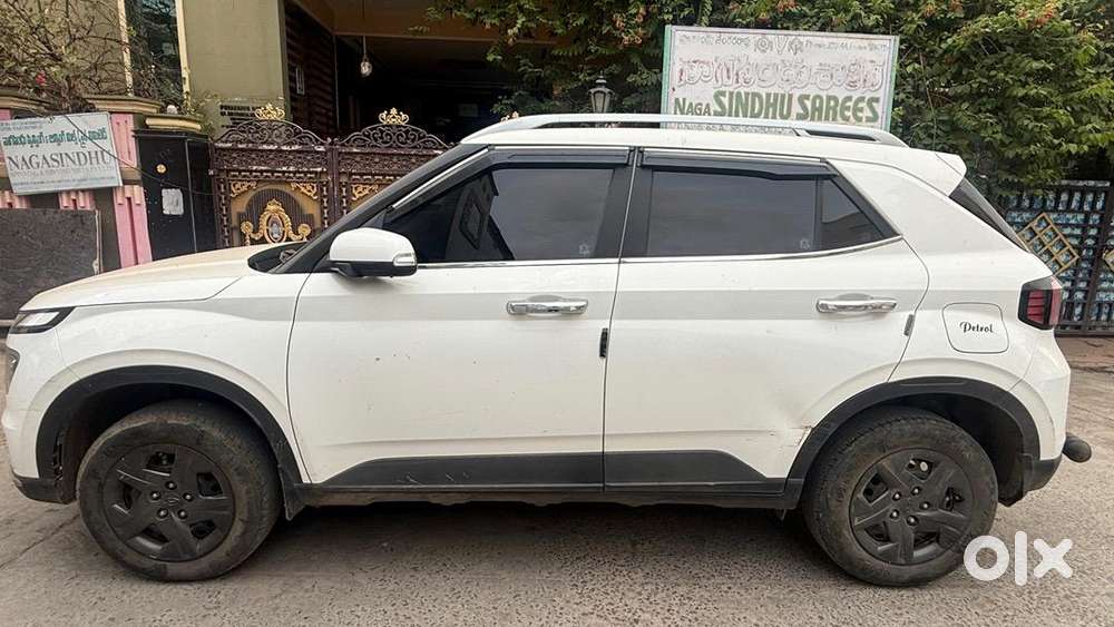 Hyundai Venue 2023 Petrol Good Condition