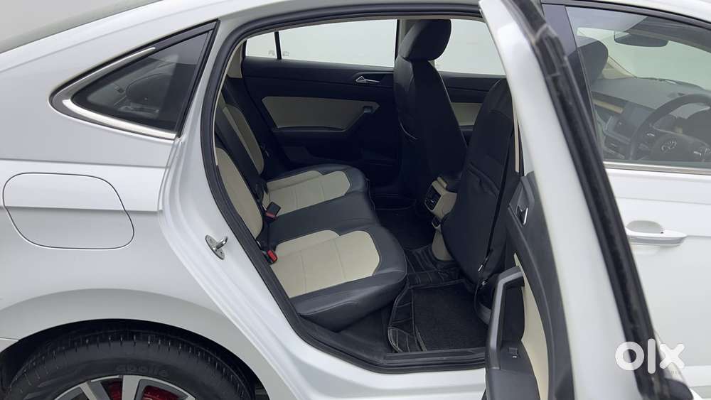 Skoda Slavia Style 1.0l Tsi At, 2022, Petrol