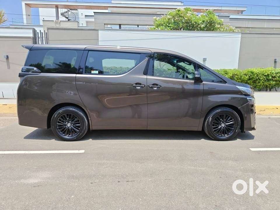 Toyota Vellfire 2.5 Executive Lounge, 2021, Petrol