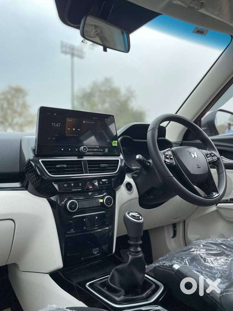 Mahindra Xuv 3xo Ax5 Pm Mt, 2024, Petrol