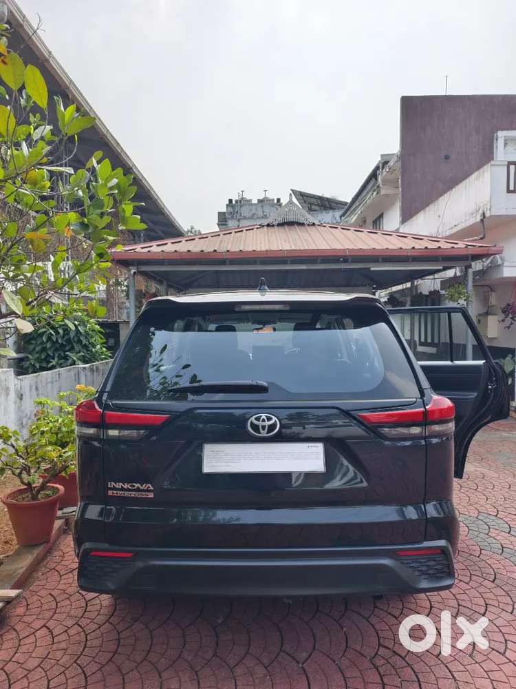 Toyota Innova Hycross 2024 Petrol Well Maintained