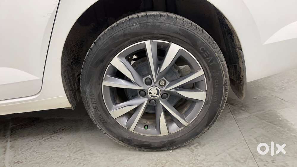 Skoda Slavia Style 1.0l Tsi Mt, 2022, Petrol