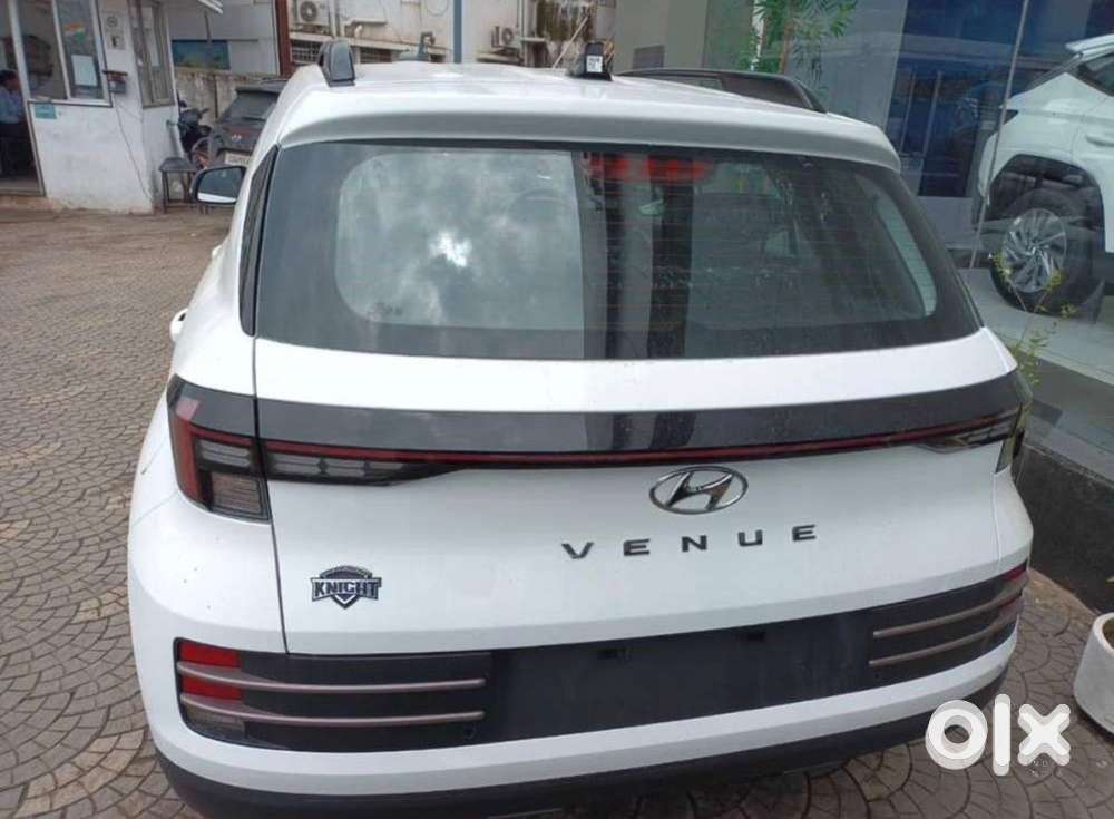 Hyundai Venue Petrol 2024