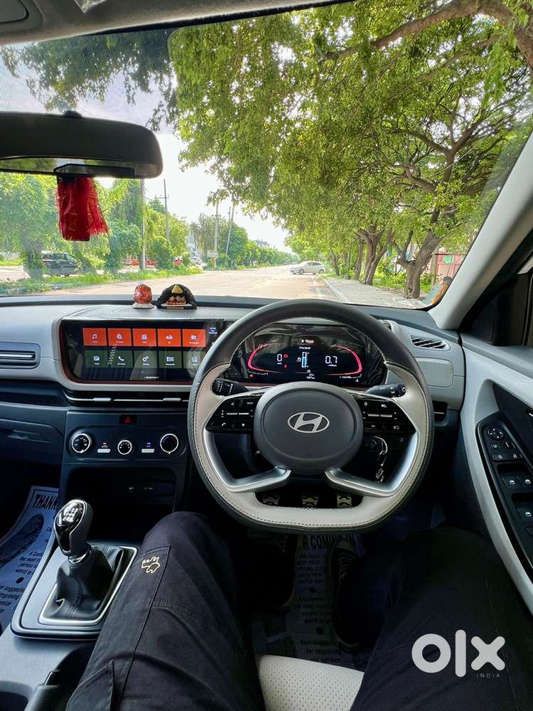 Additional ₹2,31,000 Accessorie Installed With Hyundai Oriantal Alloy