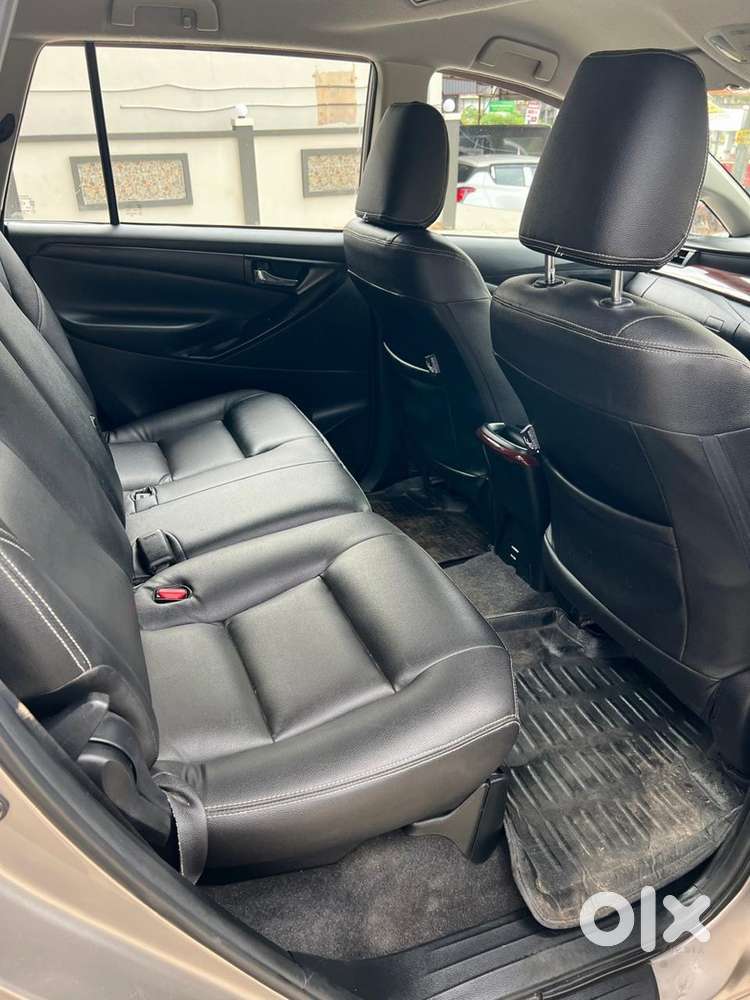 Toyota Innova Crysta Diesel 2.8 G 2016