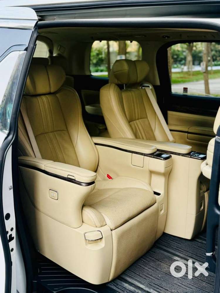 Toyota Vellfire 2.5 Hybrid, 2023, Petrol