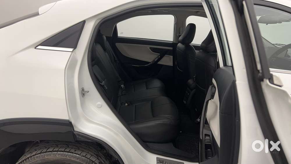 Tata Curvv Creative 1.2 Revotron Petrol 6mt, 2025, Petrol