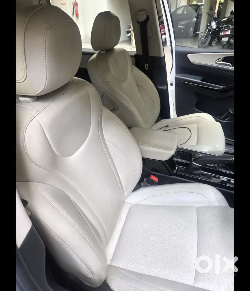 Mahindra Xuv700 Ax7 Diesel Manual 7 Seater  June 2023  33800 Km Only