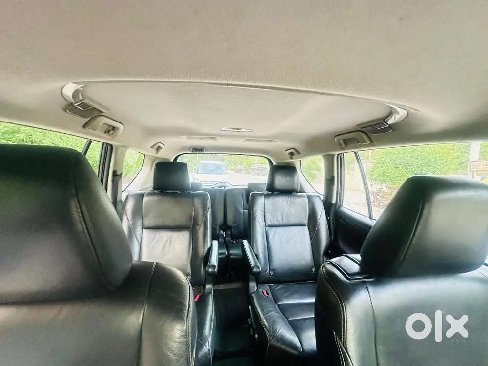 2016 Toyota Innova Crysta डीज़ल मैनुअल