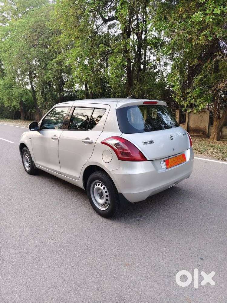Maruti Suzuki Swift Lxi Optional-o, 2017, Petrol