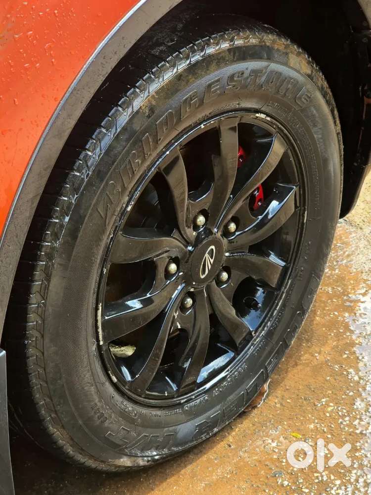 Mahindra Xuv500 W10 2015