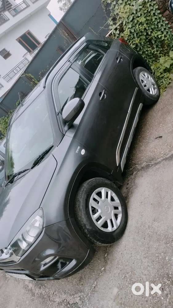Maruti Suzuki Brezza Vdi 2017 Showroom Condition Single Hand Driven