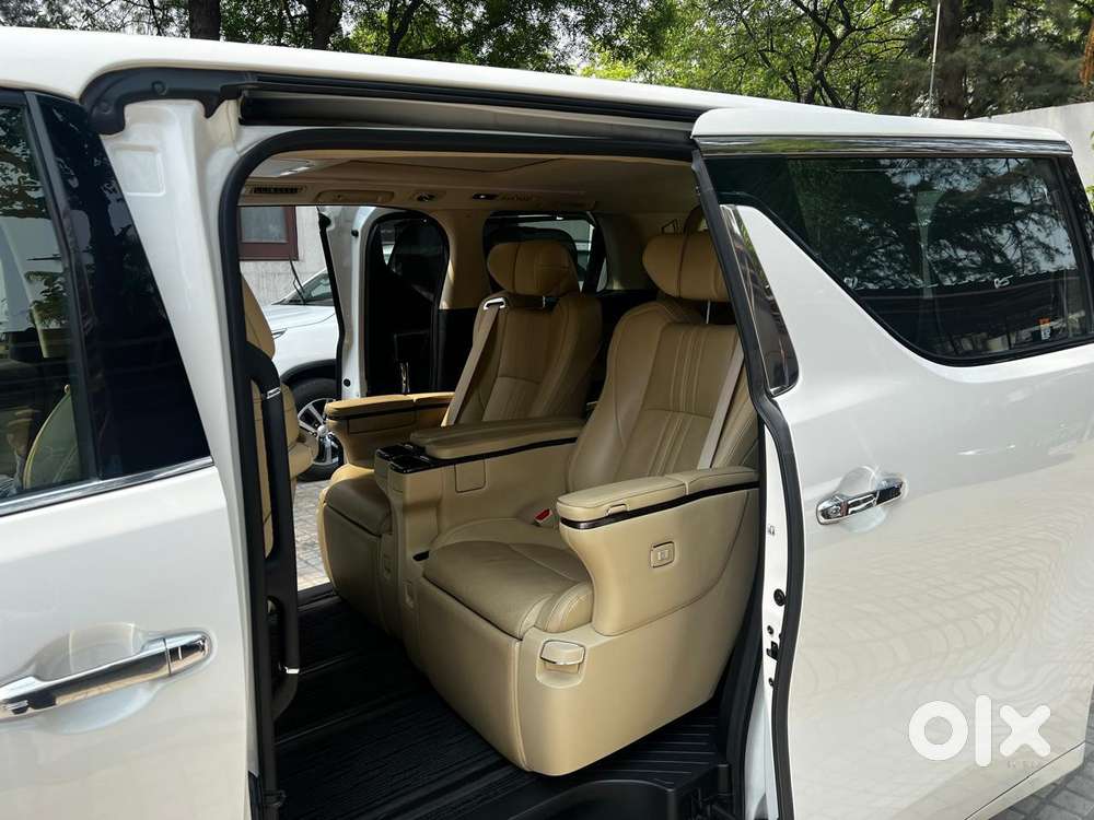 Toyota Vellfire 2.5 Hybrid, 2022, Petrol