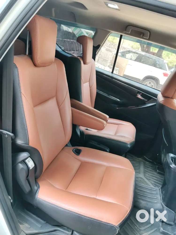 Toyota Innova Crysta 2.4 Diesel 2025